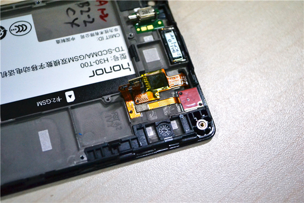 Huawei-Honor-3C-Disassembled-And-Tear-Down-image-18